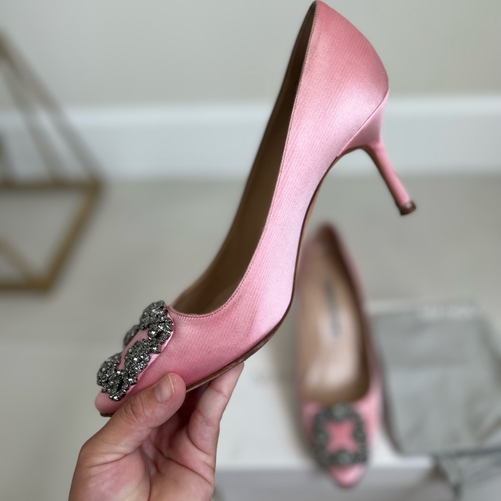 Manolo Blahnik Hangisi 70( The Sex In The City Shoe) - Picture 2 of 7